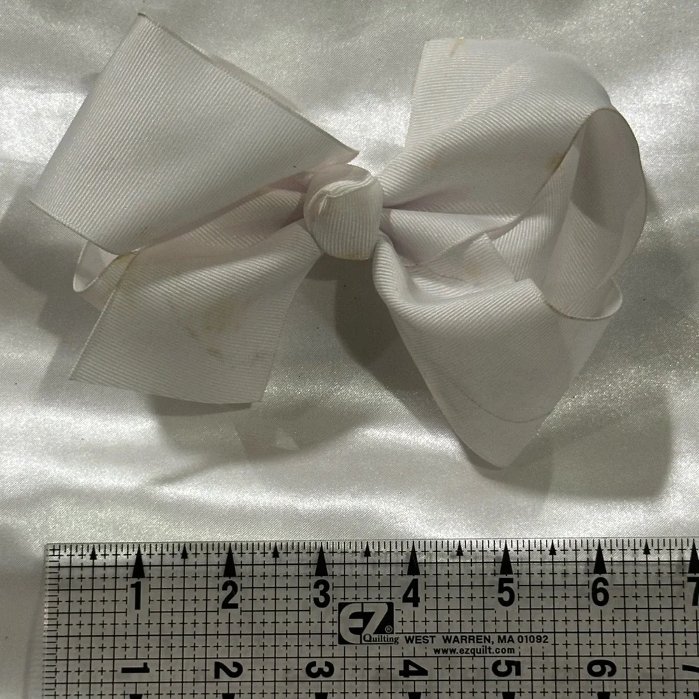 White Gross grain Hair Bow- bundle 2 or more and save on shipping.